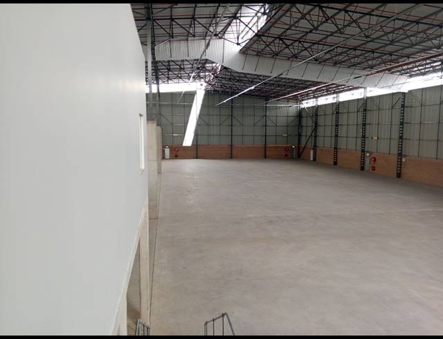 4,631M² WAREHOUSE TO LET IN AIRPORT PARK